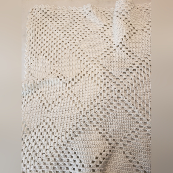 Huge Spool of White Nylon Yarn and 3 Square Cloth Designs - Picture 8 of 14